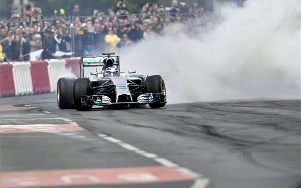Nagy Futam - Bottas boldog futamgyőztesként érkezett Budapestre