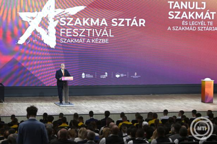 Ukránoktól félti a magyar munkahelyeket Orbán Viktor