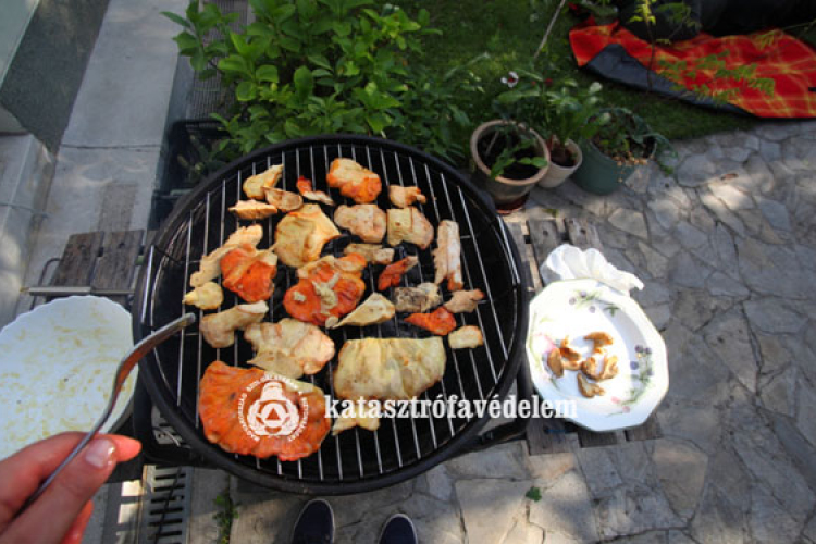 Otthoni grillezés, bográcsozás - megvannak a veszélyei