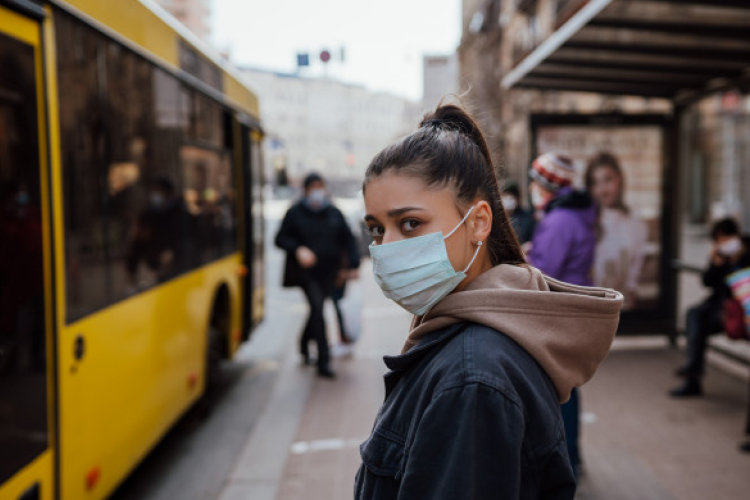 Századvég: a magyarok támogatják az élet és a gazdaság fokozatos, szigorú szabályok melletti újraindítását