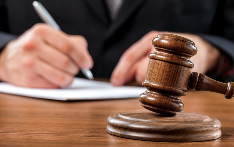 Szexuálisan bántalmazta a családjában élő nevelt gyermekeket