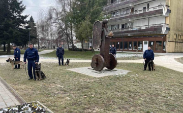 Dombóváron tartották a kutyás rendőrök és kutyáik összevont képzését