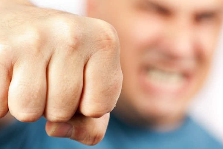 Súlyos testi sértés Döbröközön