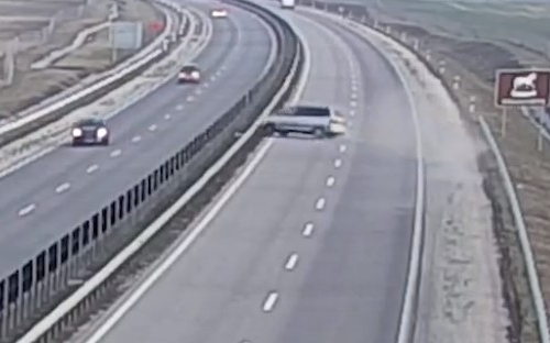 Elaludt a sofőr az M4-esen, nagy baleset lett belőle