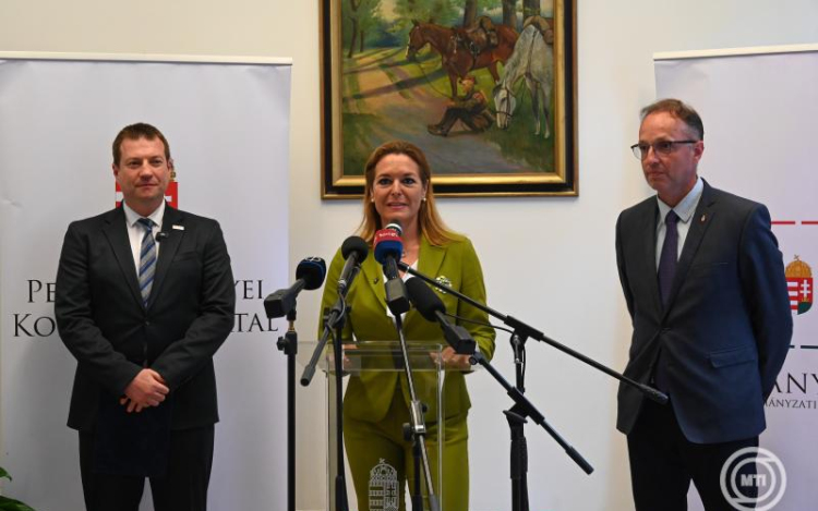 Megkezdődik a gondosórák kiküldése a 80 éven felülieknek