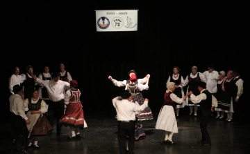 Kettős jubileum Dombóváron: 70 éves a Kapos Táncegyüttes, 20 éves a Kosársuli