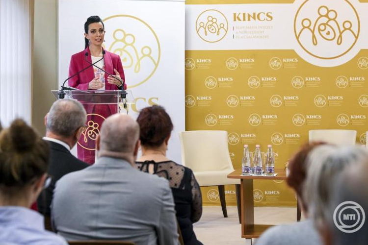Koncz Zsófia: közös ügyünk, hogy a magyar családok erősek legyenek a jövőben is