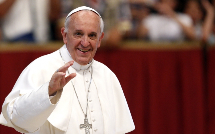 Ferenc pápa: egy nővel folytatott barátság nem bűn