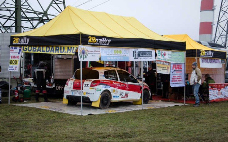 Szeretnénk kiismerni az autót és szórakoztatni a nézőket!